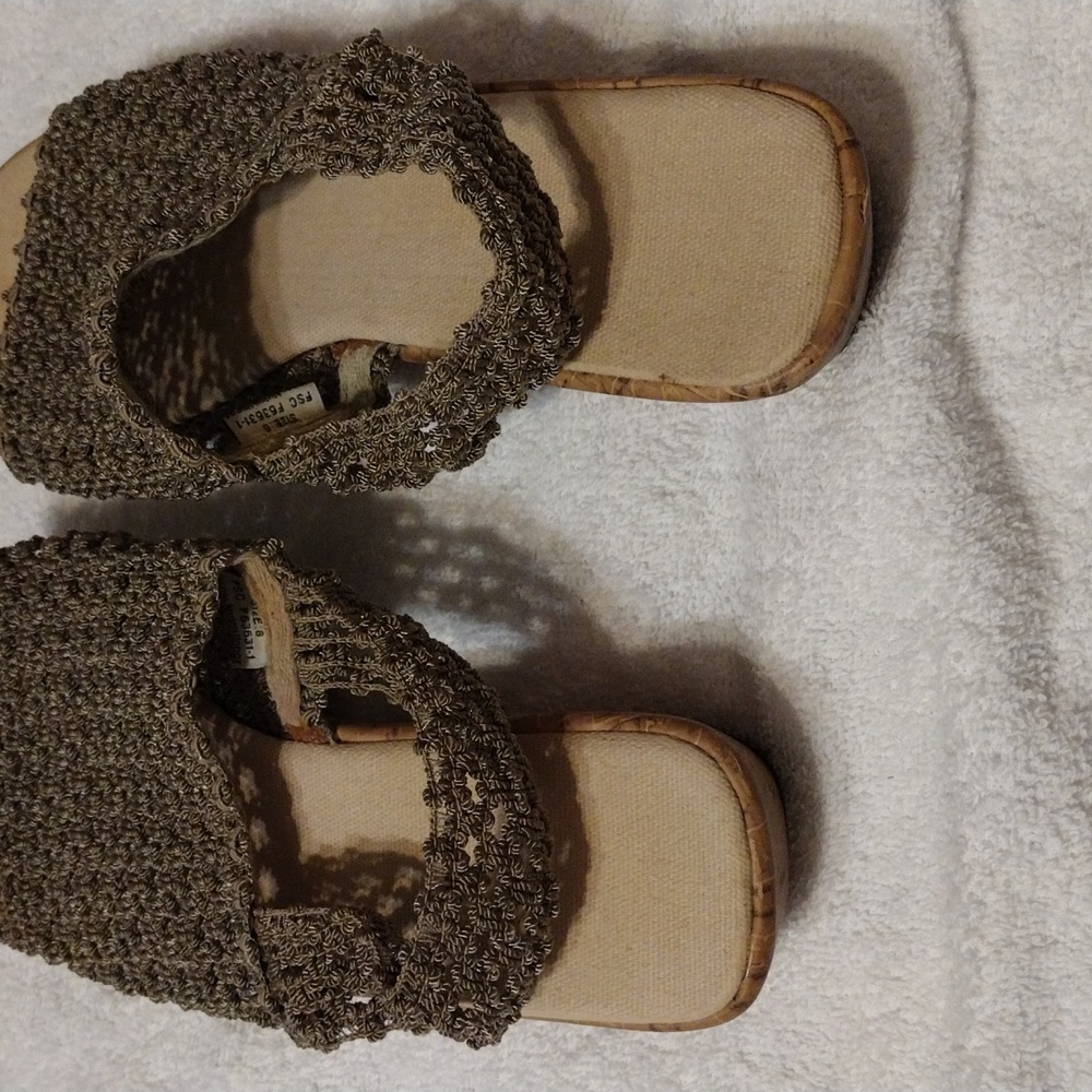 Vintage, Avon Women's crocheted slingback sandals in Brown. - Picture 6 of 8
